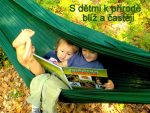 O stromech na stromech - čítárna v houpacích sítích